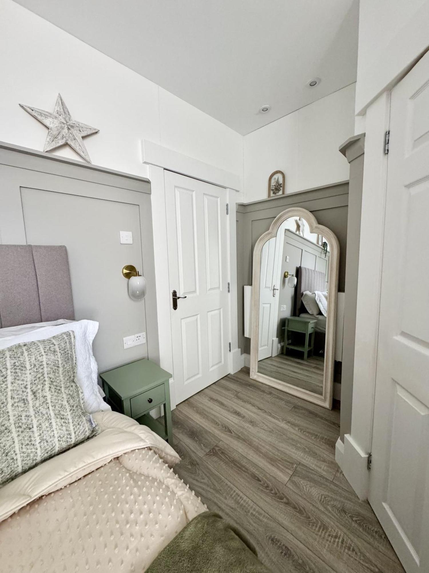 No 6 Lansdowne Apartment Portrush Bilik gambar