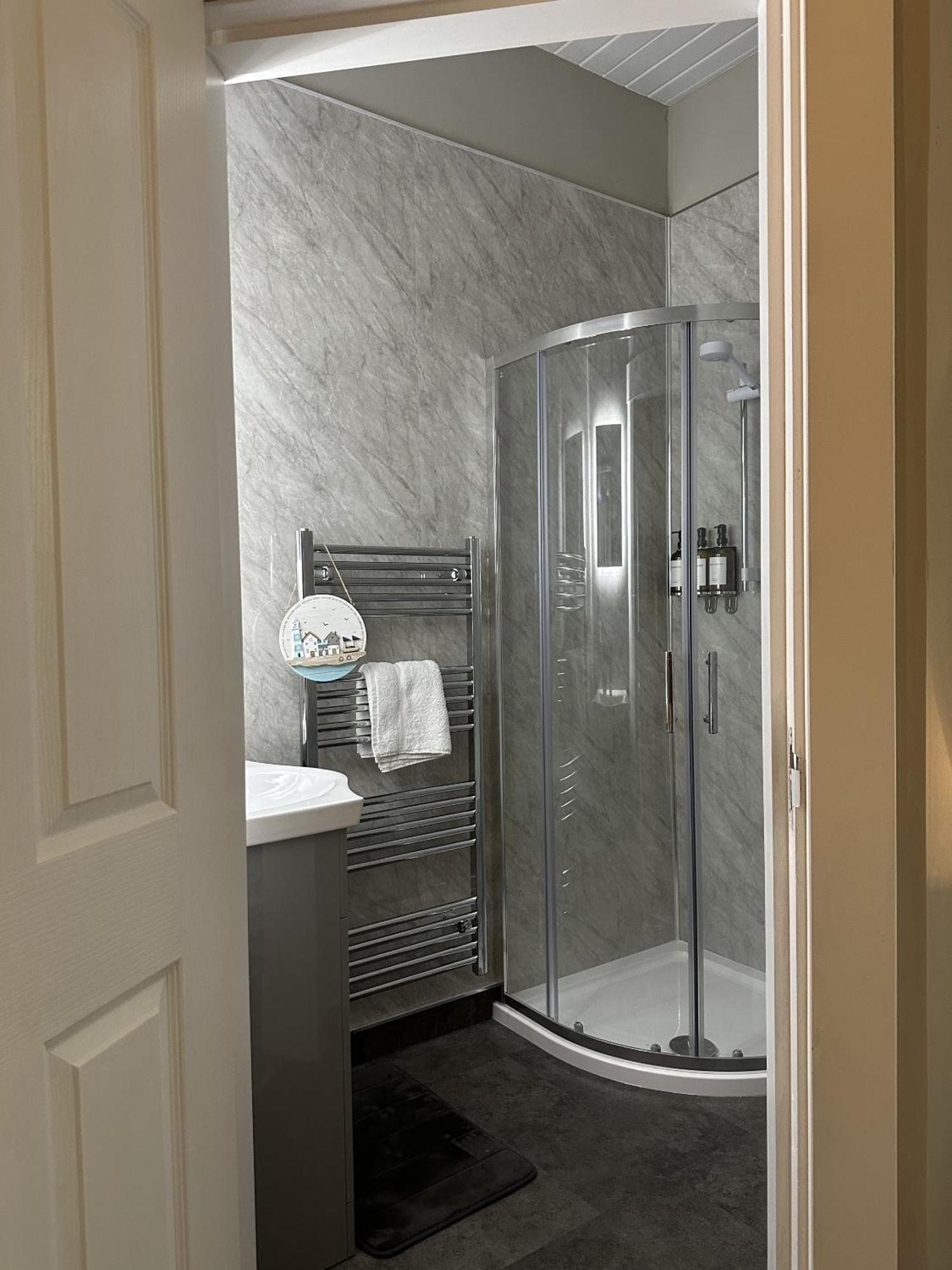 No 6 Lansdowne Apartment Portrush Bilik gambar